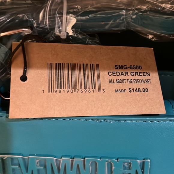 Steve Madden All About the Evelyn Set in Cedar Green - Picture 4 of 4